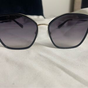 LONGCHAMP Chic Black Sunglasses